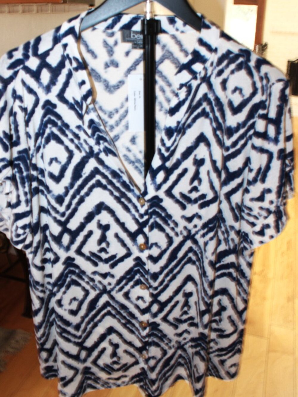 NWT Belle by Belldini XL Blue White Geo Button Top - Picture 6 of 6